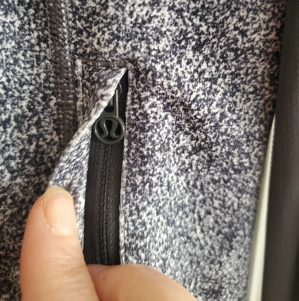 Lululemon Daily Practice Jacket Size 6 Rio Mist White Black Deep Coal Color